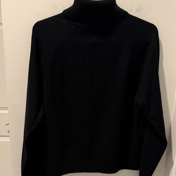 GAP True Black Recycled Cashmere Turtleneck Sweater size medium - Picture 5 of 10
